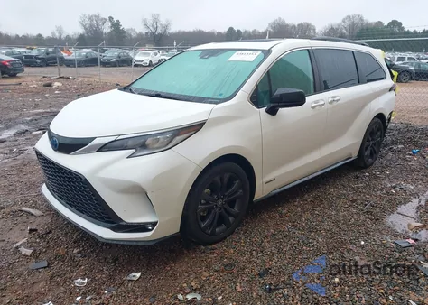2021 Toyota Sienna Xse z USA, uszkodzony, nr VIN 5TDXRKEC2MS007229